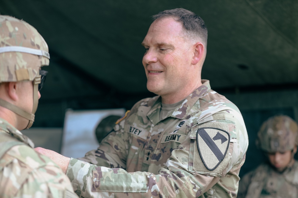 1st Cavalry Division Commander takes flight with 1st Air Cavalry Brigade