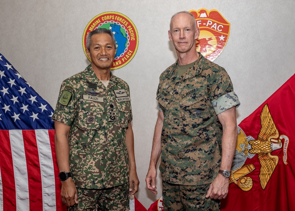 COMMARFORPAC meets with Malaysian Army DV