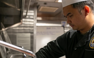 USS Tripoli’s Culinary Specialists Serve Brunch