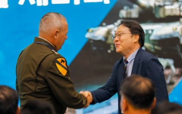Maj.  General Charles Lombardo Attends InLex in Daejeon, South Korea.