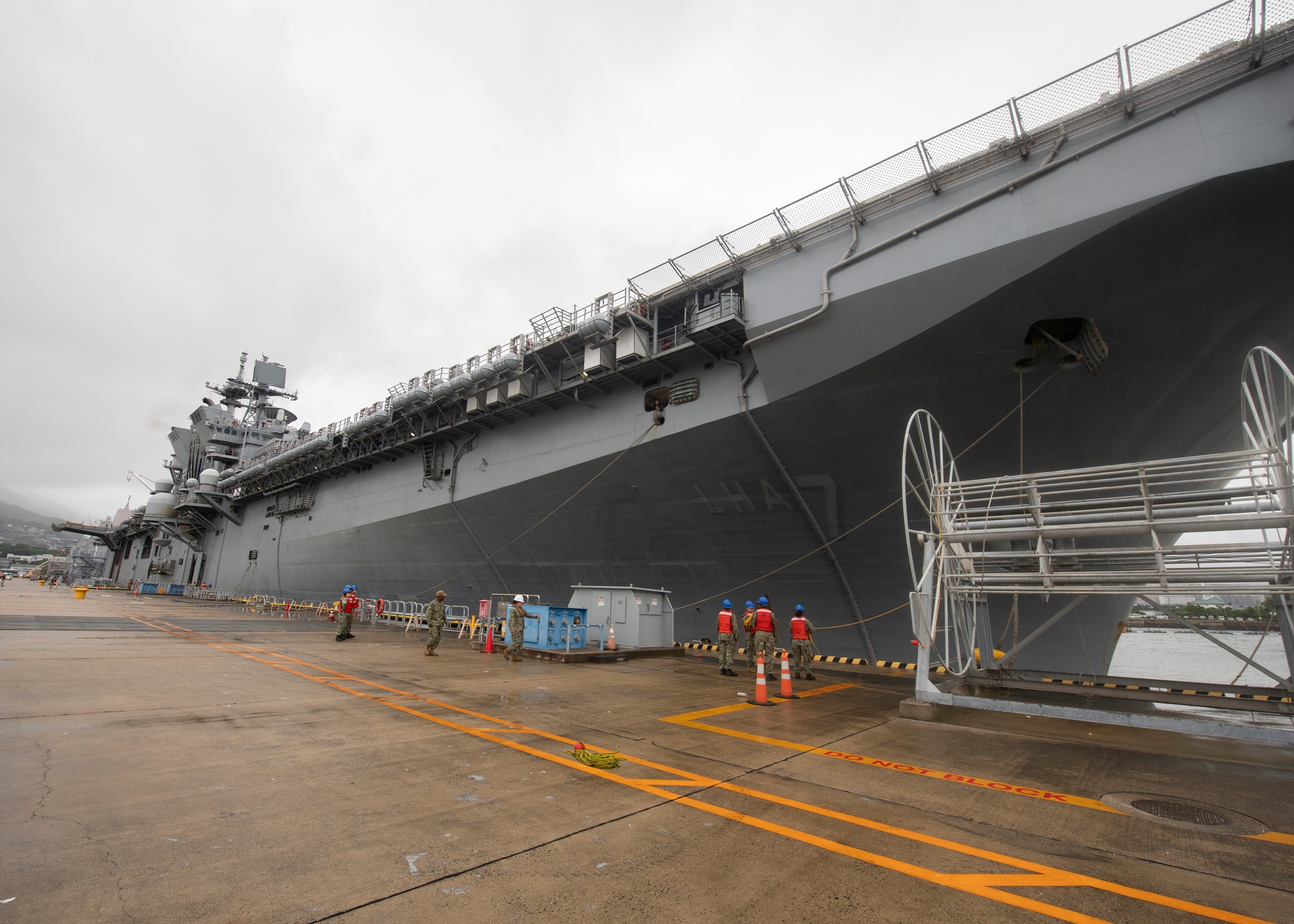DVIDS - Images - USS Tripoli (LHA 7) Arrives at CFAS [Image 8 of 27]