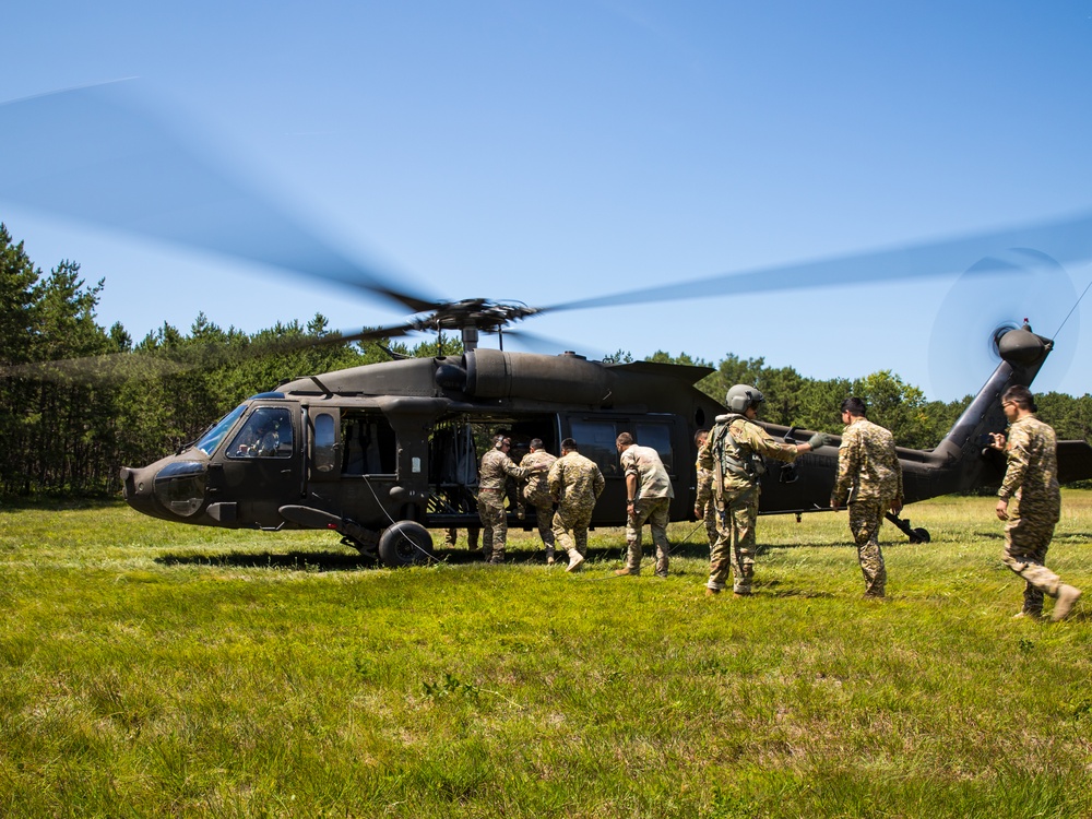 Regional Cooperation 25 UH-60 familiarization