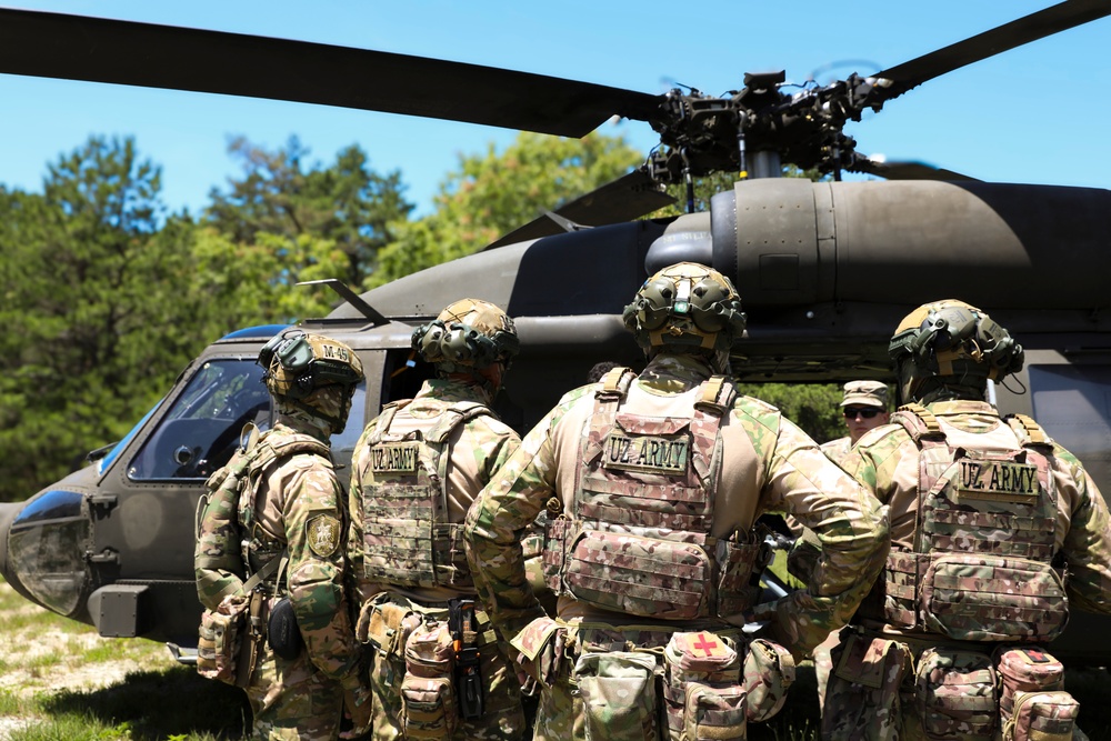 Regional Cooperation 25 UH-60 familiarization
