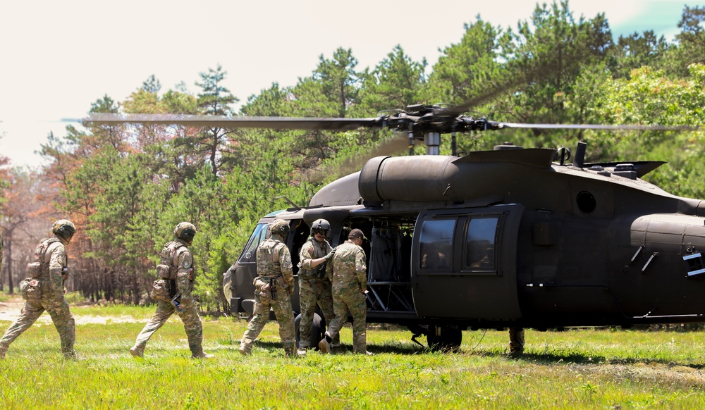 Regional Cooperation 25 UH-60 familiarization