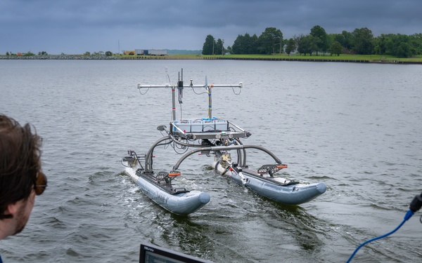 Navy successfully demonstrates swarm mission planning tech