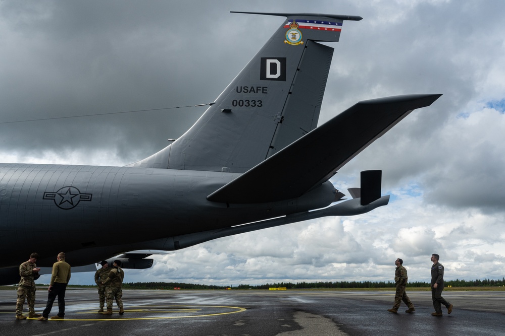 Atlantic Trident 25: 100th ARW refuels Finnish Air Force F/A-18s