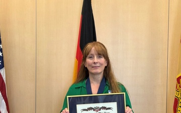 USAG Rheinland-Pfalz presents director with Army’s highest DFMWR award