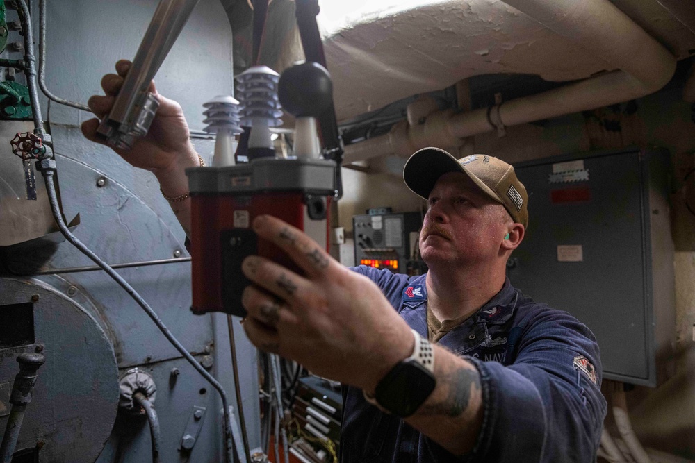 USS Kearsarge Conducts Routine Maintenance