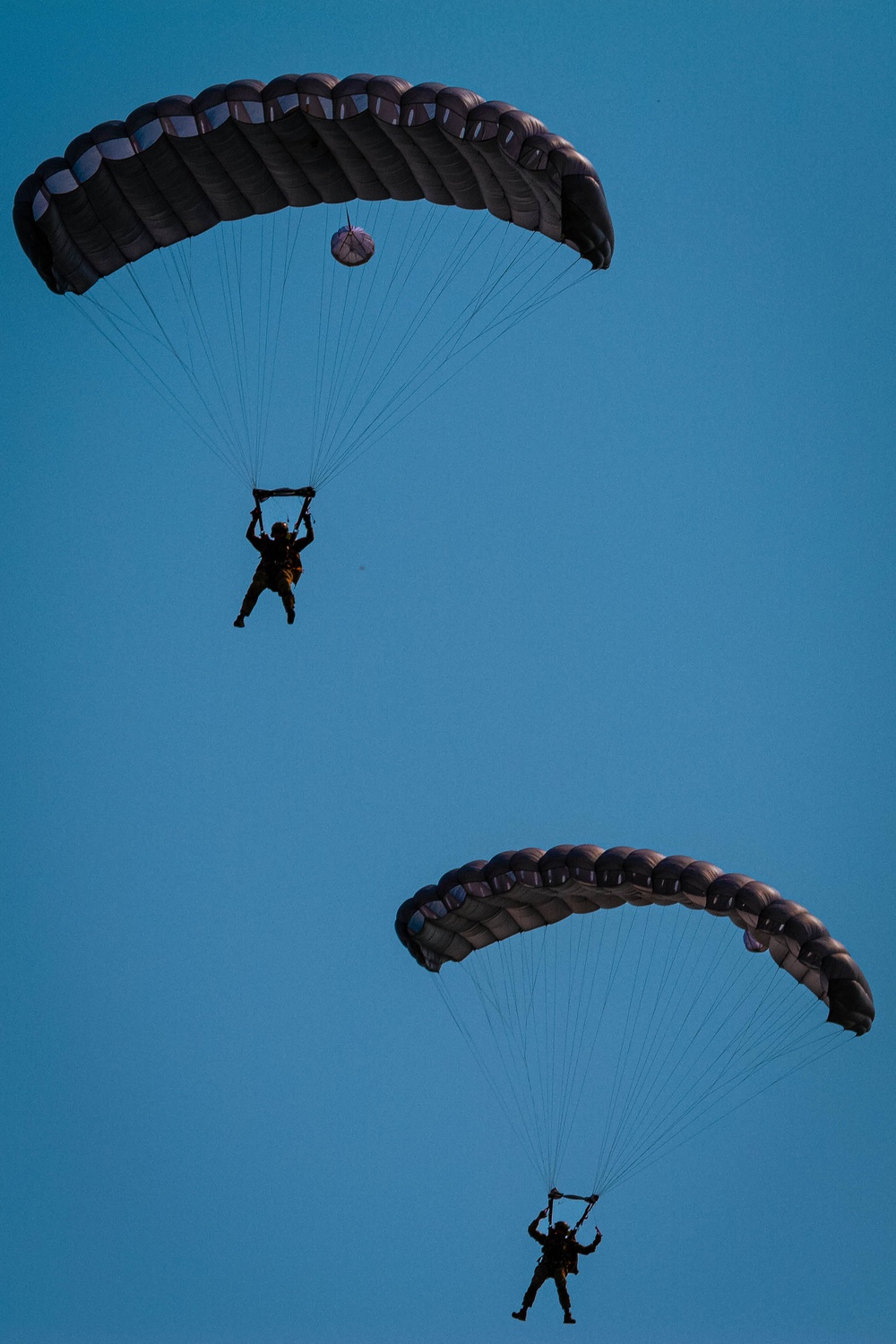 Green Berets, Latvian SOF conduct joint free fall training in Latvia