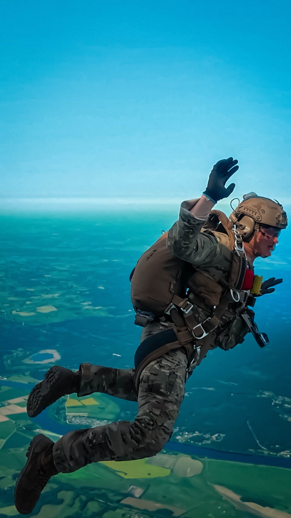 Green Berets, Latvian SOF conduct joint free fall training in Latvia