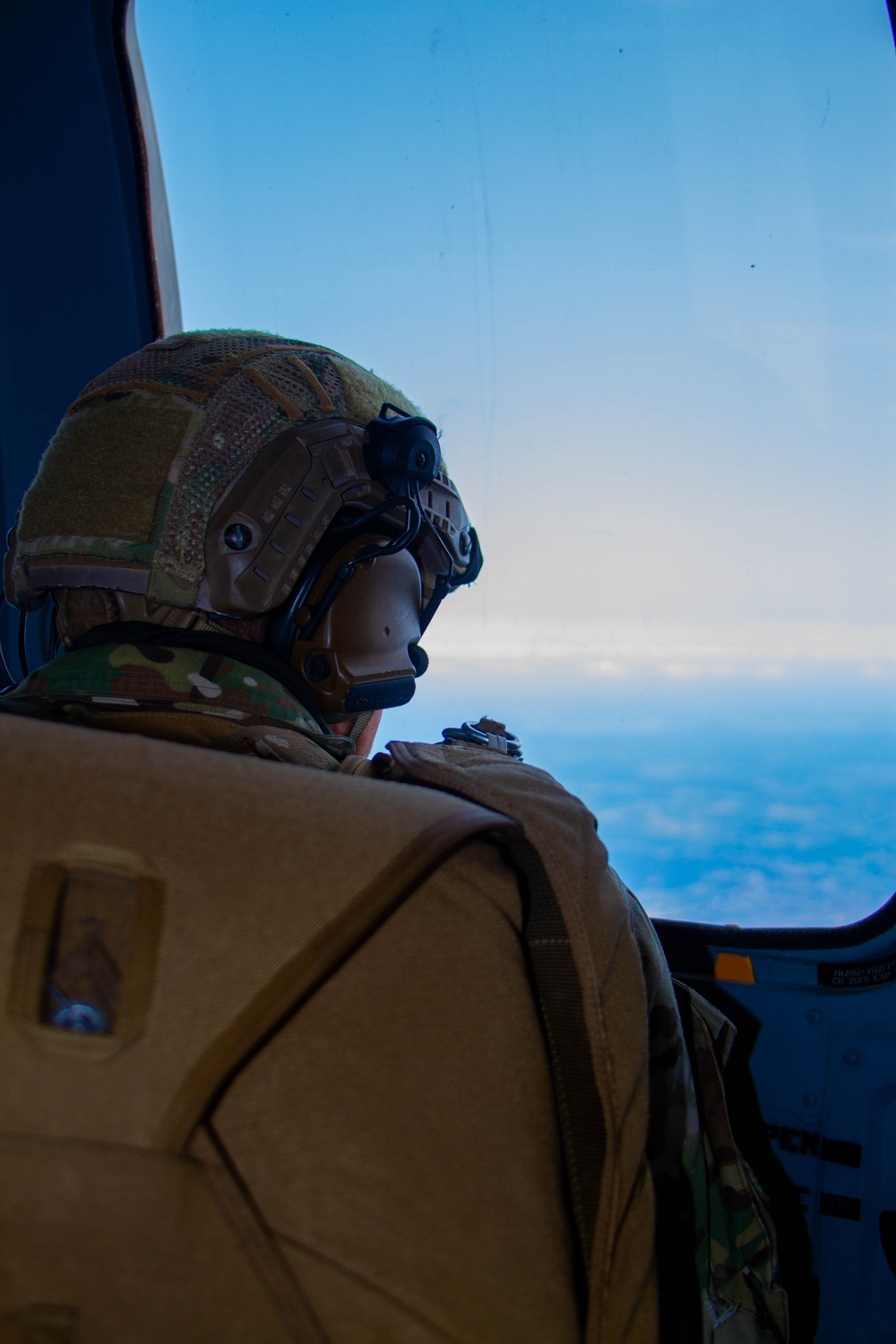 Green Berets, Latvian SOF conduct joint free fall training in Latvia