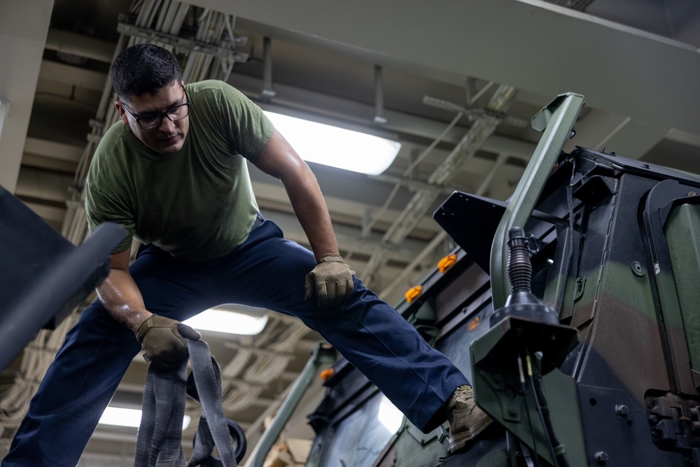 22nd MEU (SOC)| Vehicle Maintenance