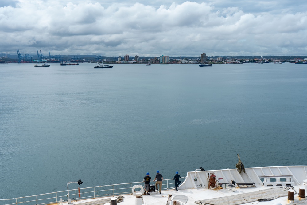 USNS Comfort Arrives in Colón, Panama