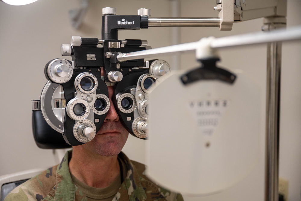 15 OMRS optometry provides checkup