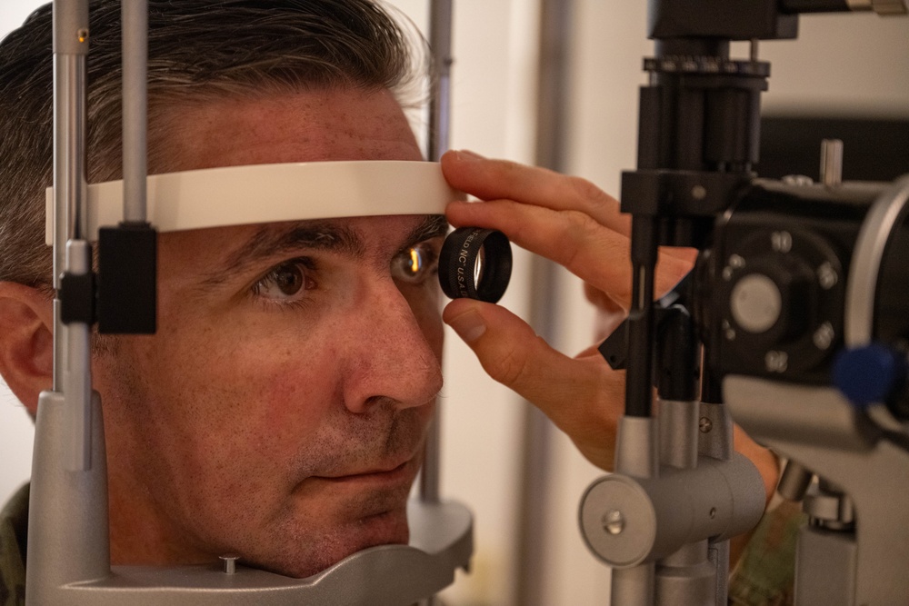 15 OMRS optometry provides checkup