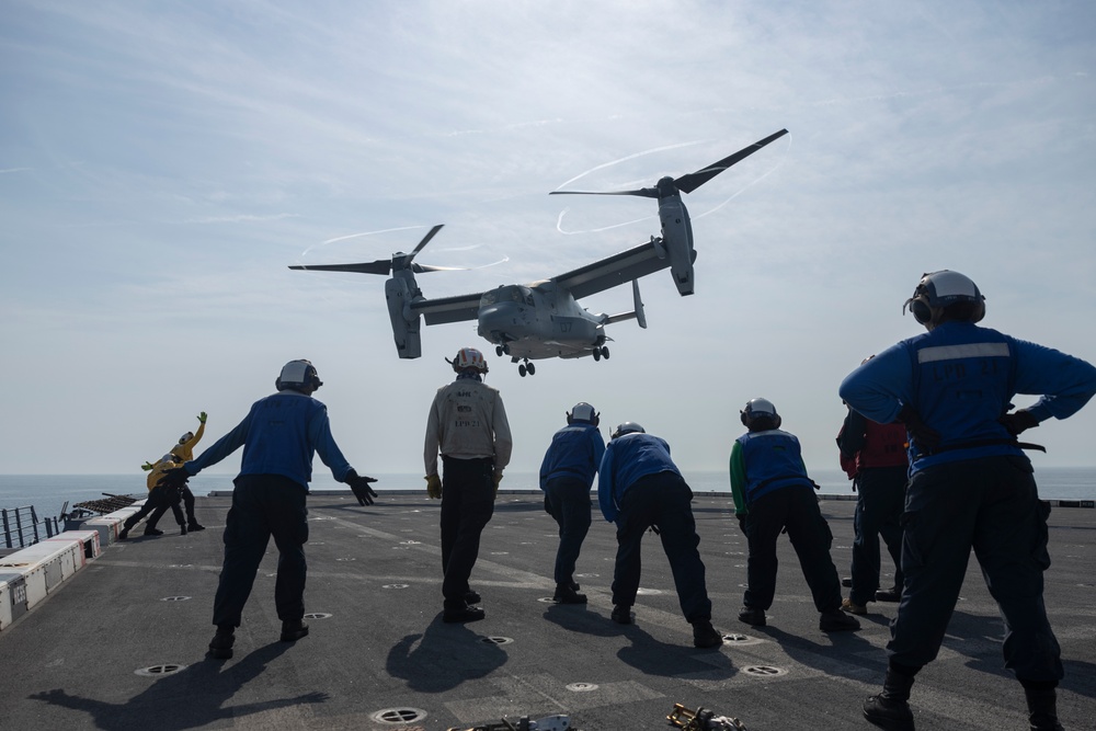 U.S. Marines with VMM-266 conduct qualifications aboard USS New York