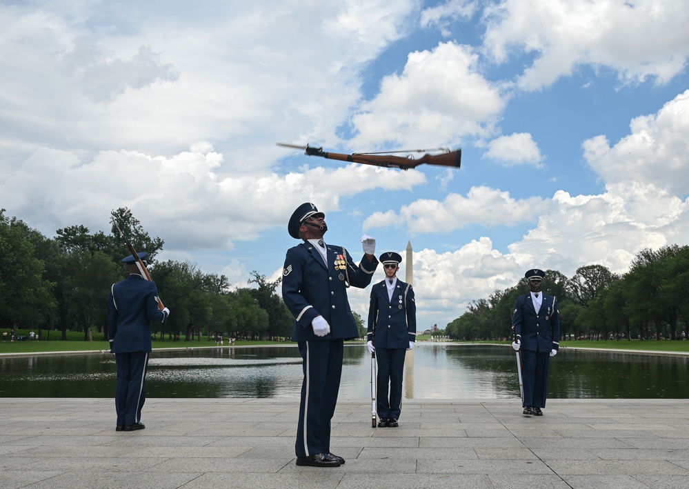 USAF Honor Guard Drill Team performs for Honor Flight Chicago veterans