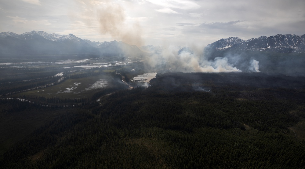 Alaska Army National Guard aviators help fight Alaska wildfires