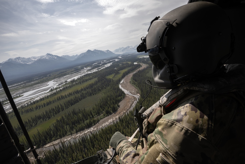 Alaska Army National Guard aviators help fight Alaska wildfires