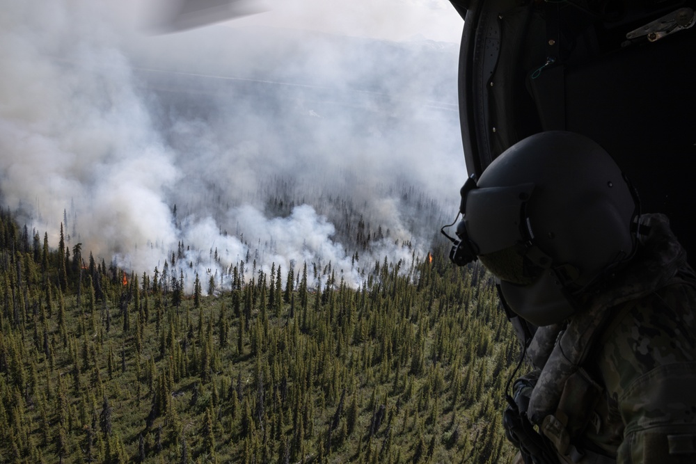 Alaska Army National Guard aviators help fight Alaska wildfires