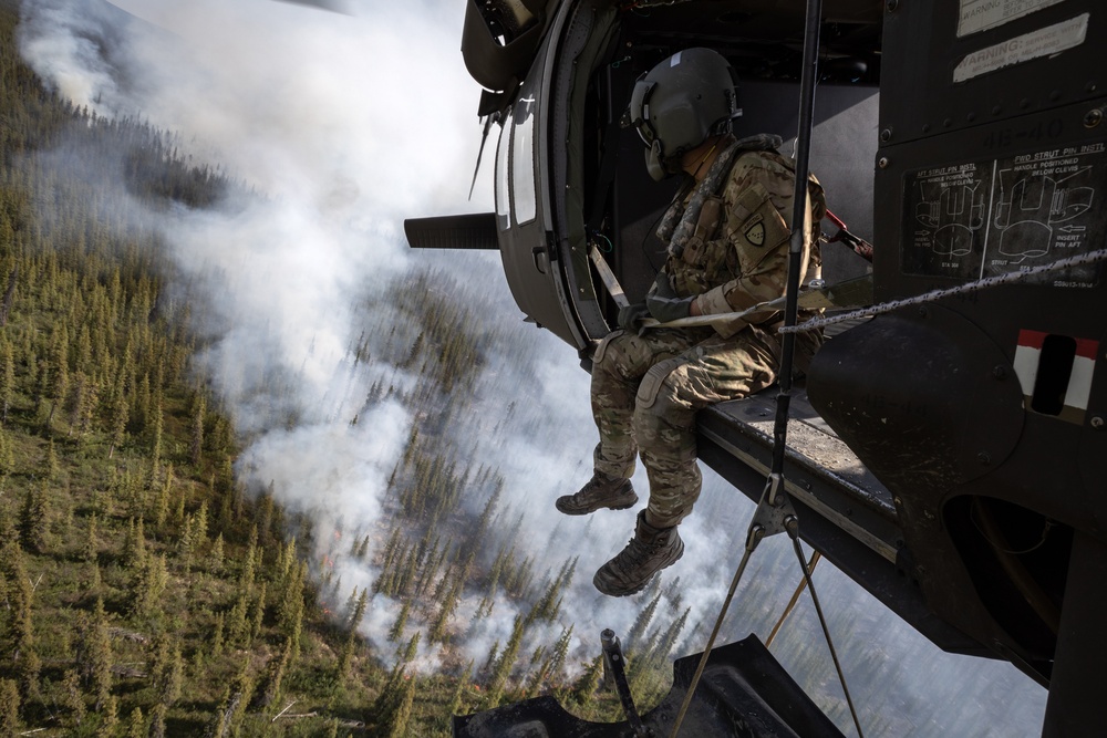 Alaska Army National Guard aviators help fight Alaska wildfires