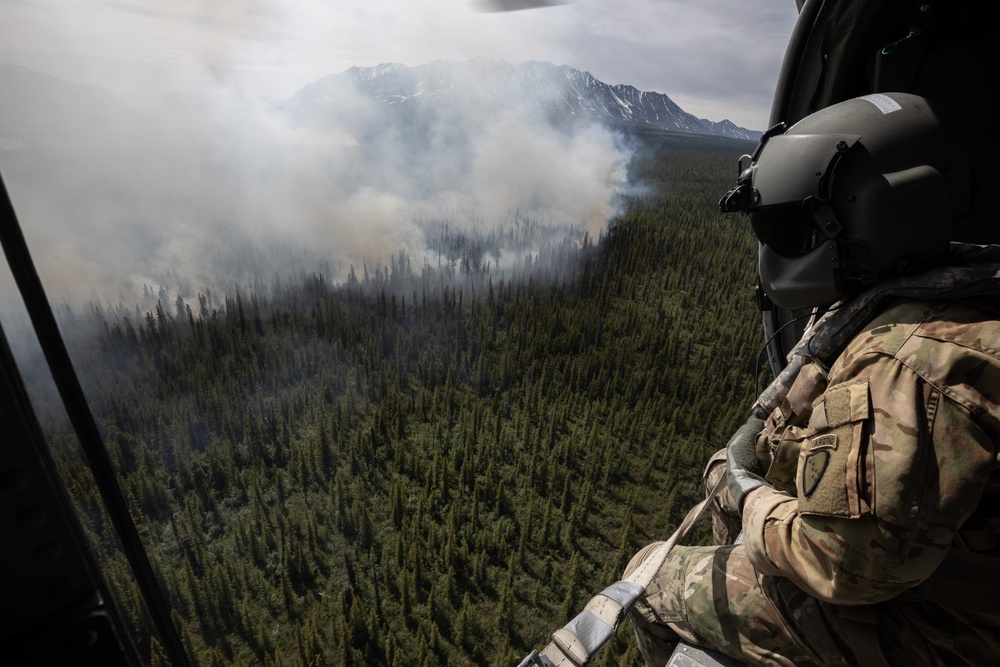 Alaska Army National Guard aviators help fight Alaska wildfires