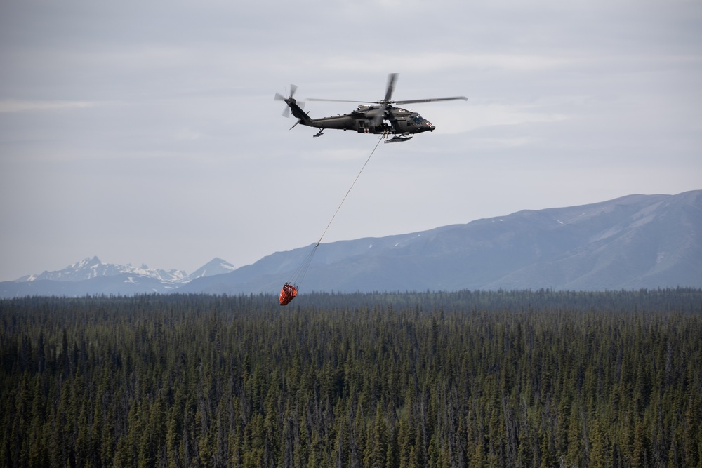 Alaska Army National Guard aviators help fight Alaska wildfires