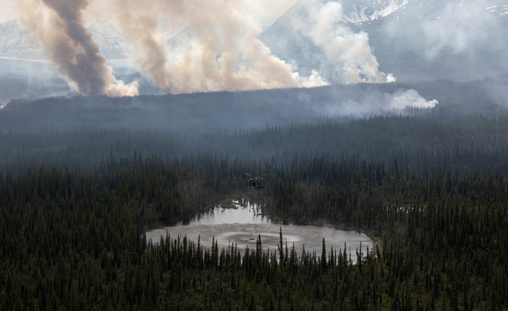 Alaska Army National Guard aviators help fight Alaska wildfires