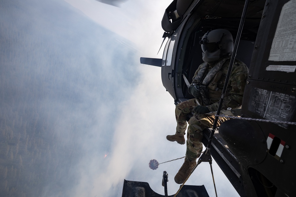 Alaska Army National Guard aviators help fight Alaska wildfires
