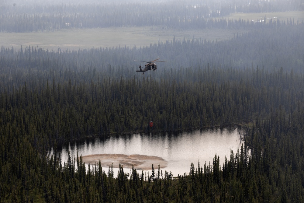 Alaska Army National Guard aviators help fight Alaska wildfires