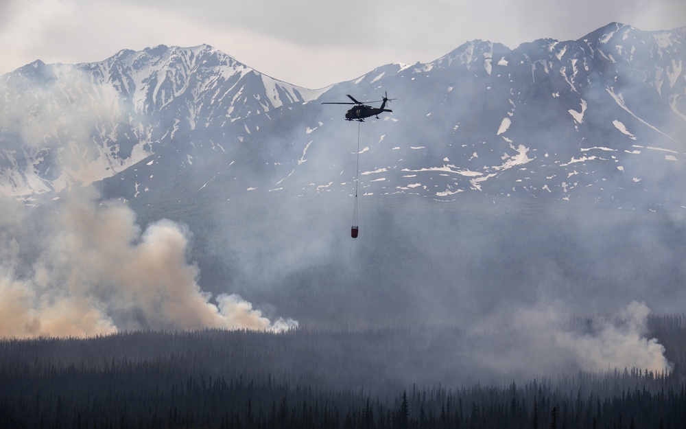 Alaska Army National Guard aviators help fight Alaska wildfires