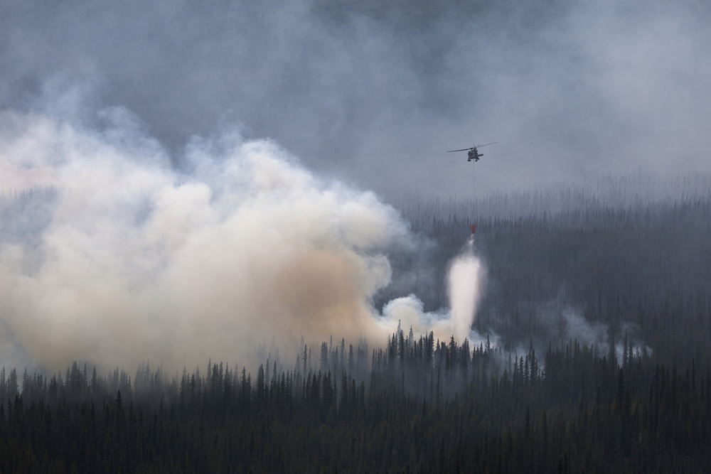 Alaska Army National Guard aviators help fight Alaska wildfires