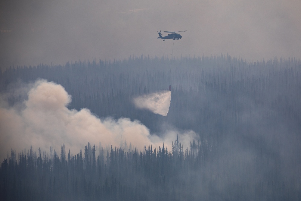 Alaska Army National Guard aviators help fight Alaska wildfires