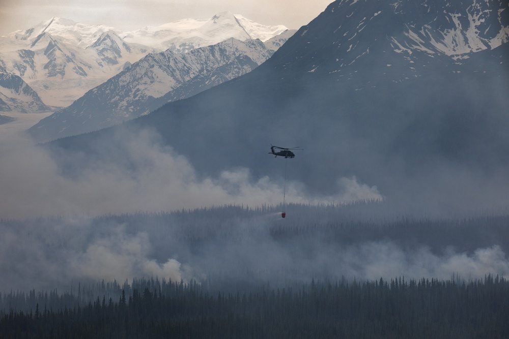 Alaska Army National Guard aviators help fight Alaska wildfires
