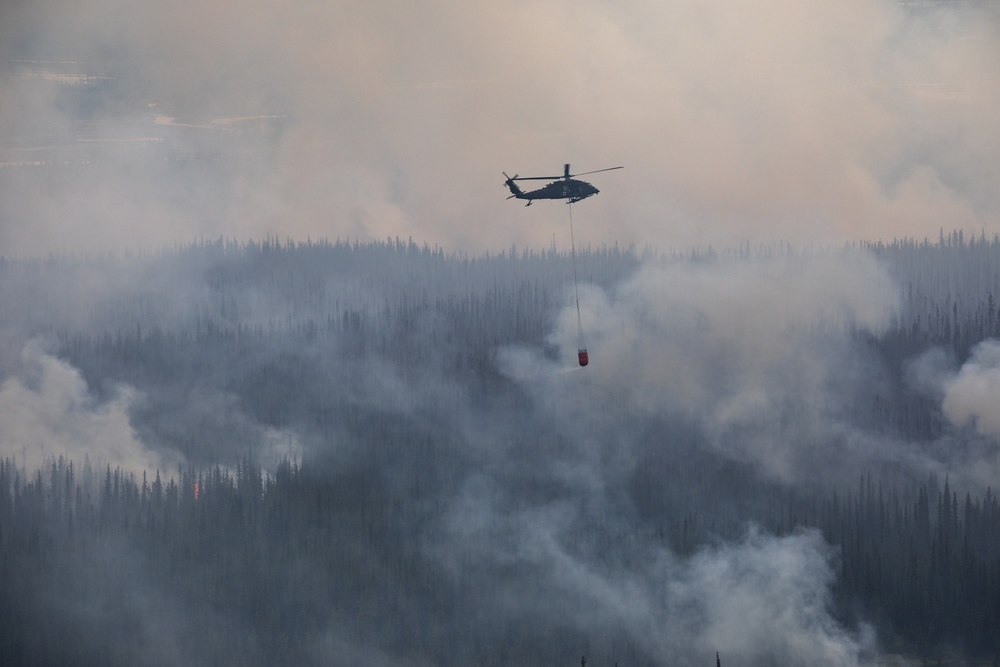 Alaska Army National Guard aviators help fight Alaska wildfires