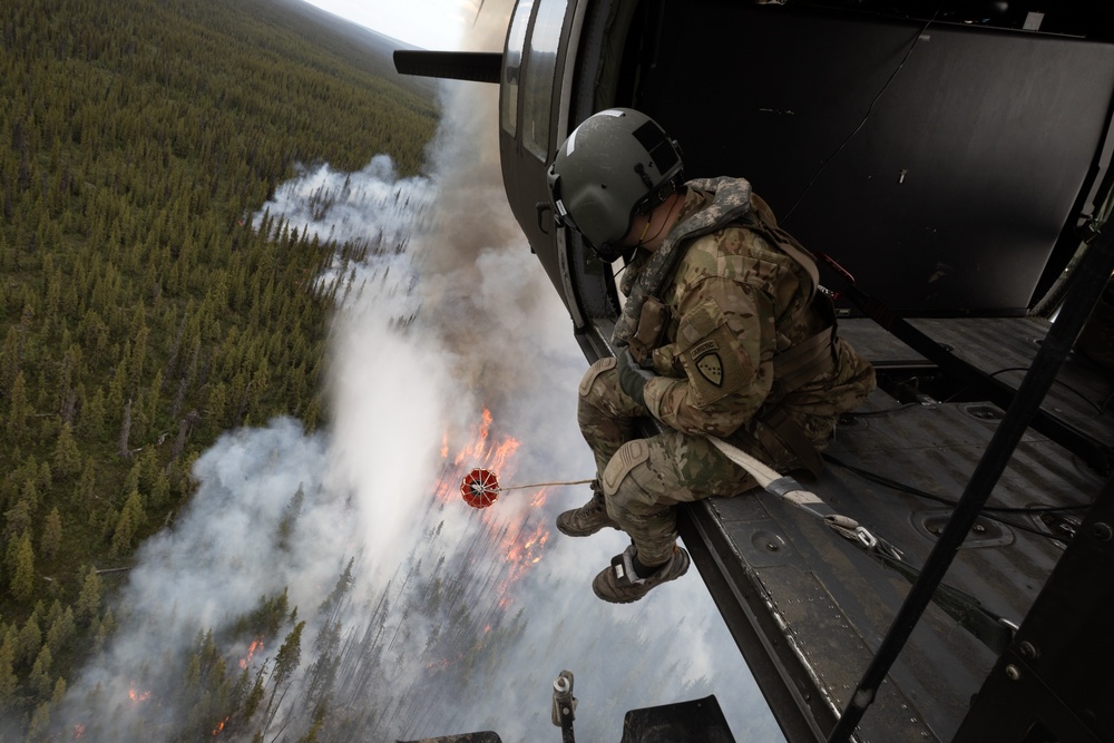 Alaska Army National Guard aviators help fight Alaska wildfires