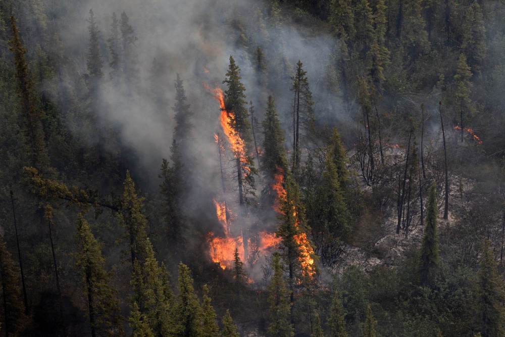 Alaska Army National Guard aviators help fight Alaska wildfires