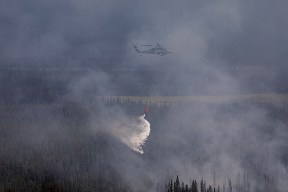 Alaska Army National Guard aviators help fight Alaska wildfires