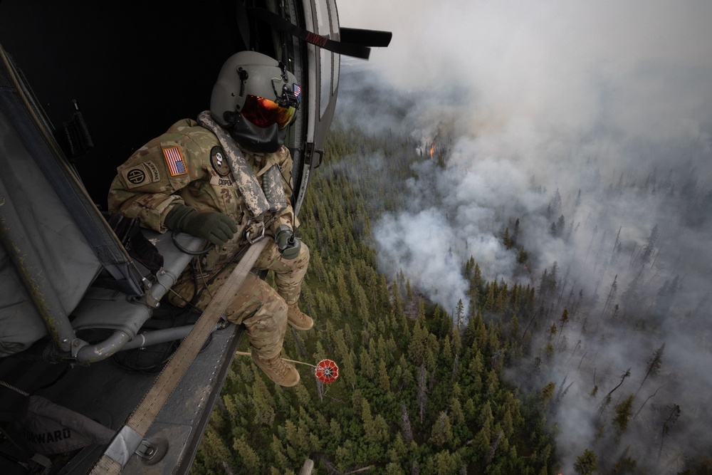 Alaska Army National Guard aviators help fight Alaska wildfires