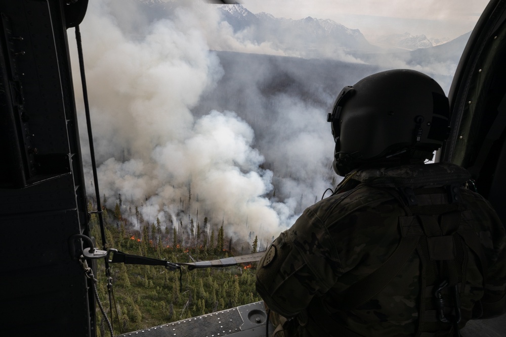 Alaska Army National Guard aviators help fight Alaska wildfires