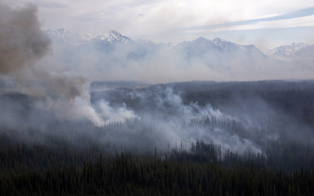 Alaska Army National Guard aviators help fight Alaska wildfires