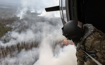 Alaska Army National Guard aviators help fight Alaska wildfires