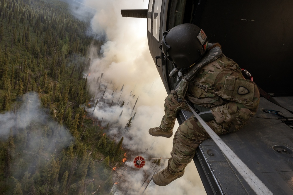 Alaska Army National Guard aviators help fight Alaska wildfires