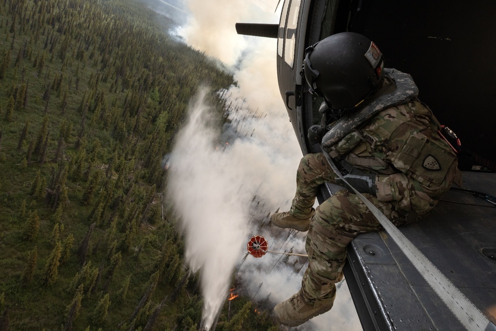 Alaska Army National Guard aviators help fight Alaska wildfires