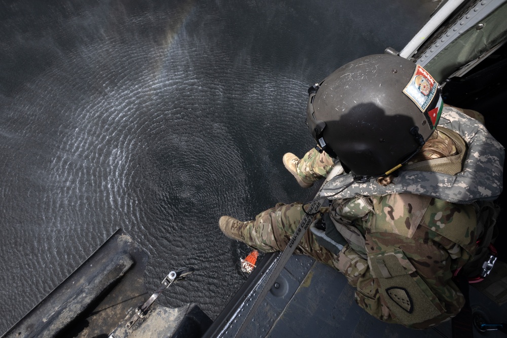 Alaska Army National Guard aviators help fight Alaska wildfires