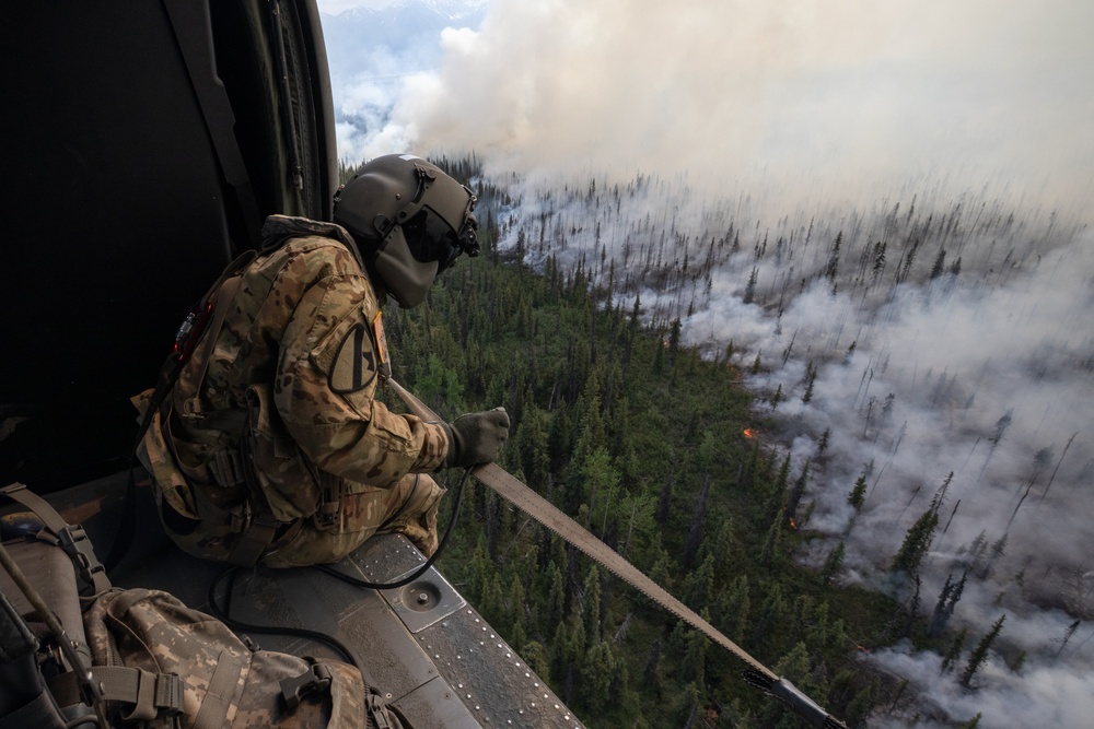 Alaska Army National Guard aviators help fight Alaska wildfires