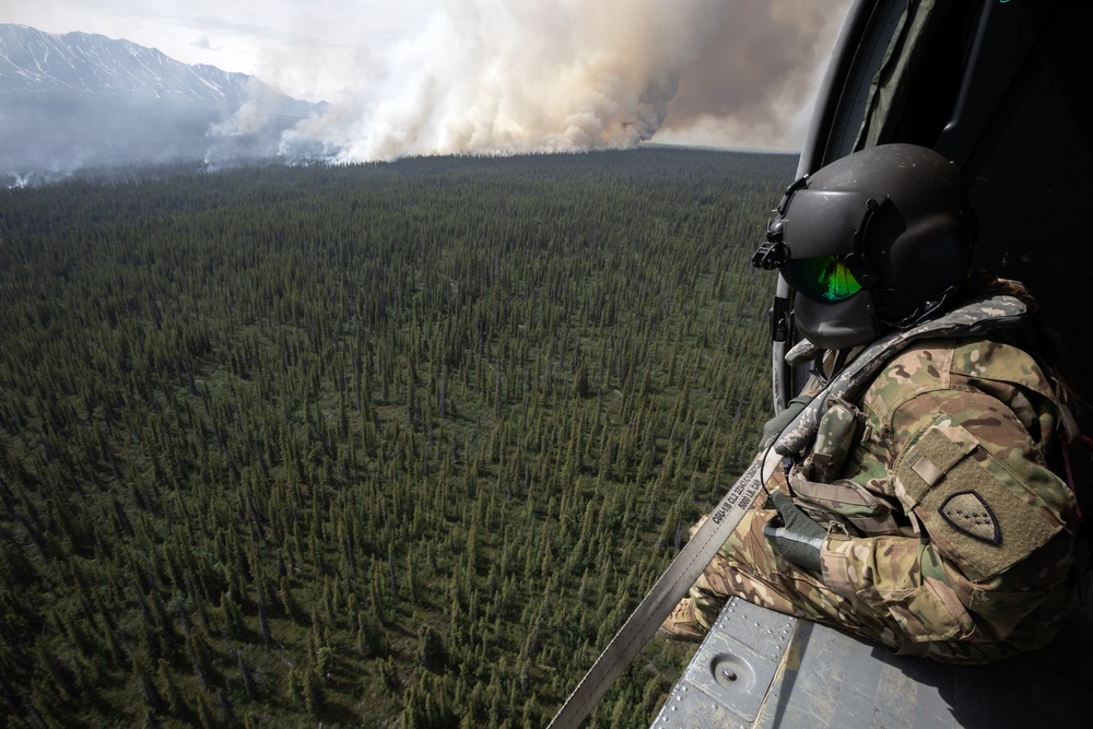 Alaska Army National Guard aviators help fight Alaska wildfires