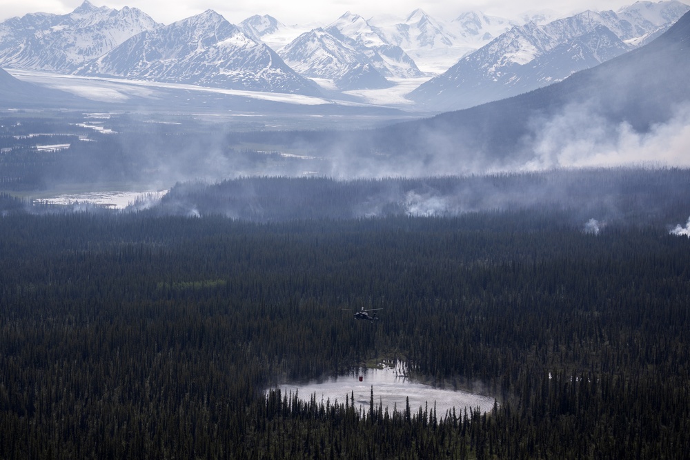 Alaska Army National Guard aviators help fight Alaska wildfires