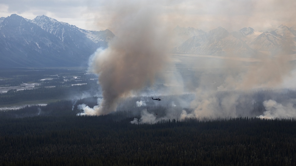 Alaska Army National Guard aviators help fight Alaska wildfires
