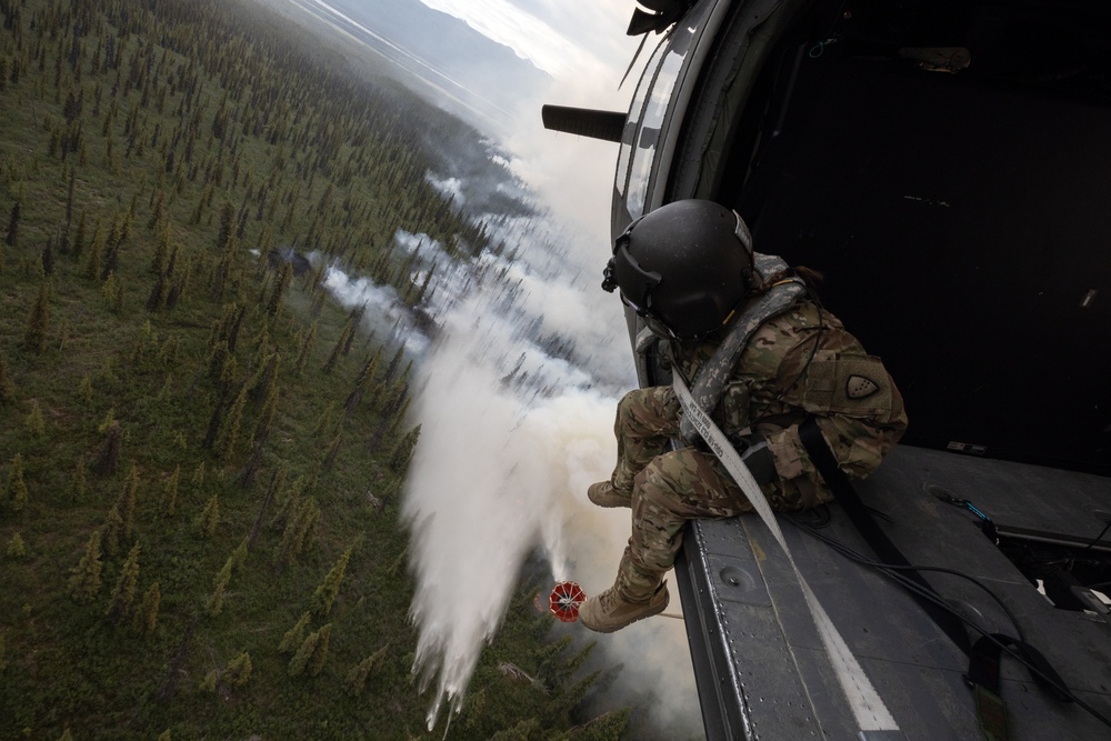 Alaska Army National Guard aviators help fight Alaska wildfires